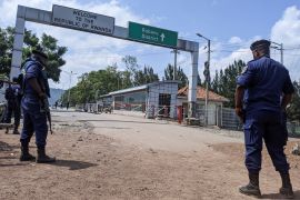 Congolese policemen guard the border crossing point with Rwanda