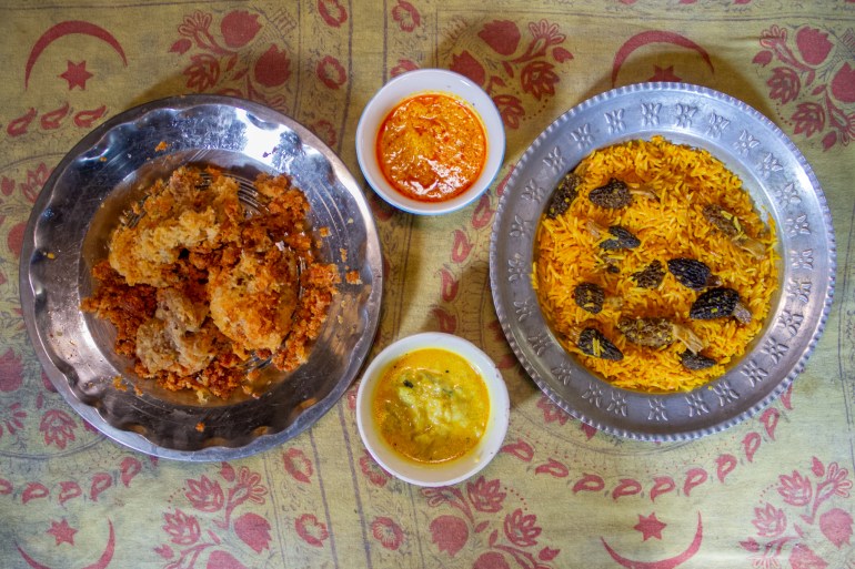 An overhead shot of Gucchi Pulav, fried kaladi and two small bowls of kudan