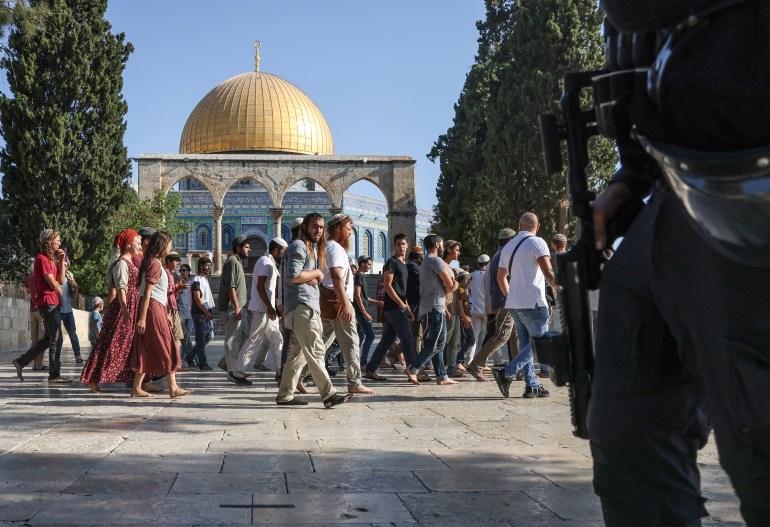 Israeli forces protect Jews visiting the Al-Aqsa Mosque compound