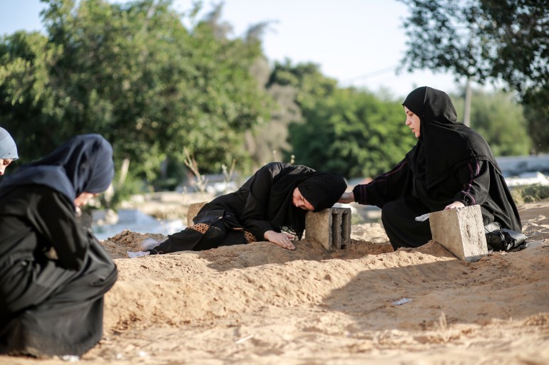 A woman mourns her finance killed in Israeli attacks. 