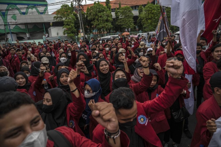 Student protesters rally against recent gasoline price hikes in Surabaya on September 6, 2022 [Juni Kriswanto/AFP]