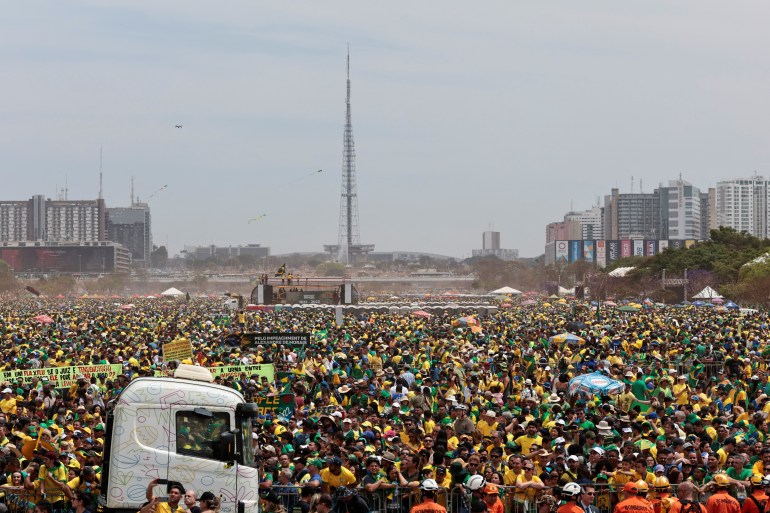 Tens of thousands of Bolsonaro supporters rallied in Brasilia