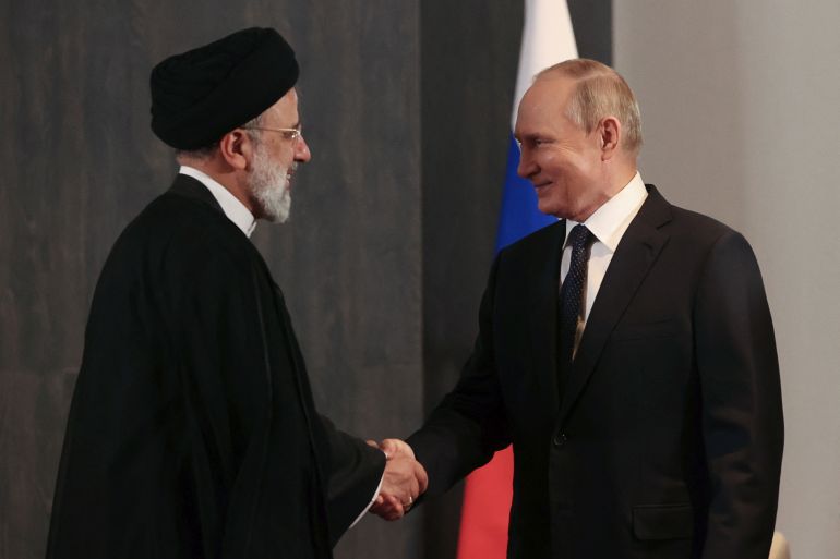 Russian President Vladimir Putin shakes hands with Iranian President Ebrahim Raisi during a meeting on the sidelines of the Shanghai Cooperation Organization (SCO) summit in Samarkand, Uzbekistan September 15, 2022. Sputnik/Alexandr Demyanchuk/Pool via REUTERS ATTENTION EDITORS - THIS IMAGE WAS PROVIDED BY A THIRD PARTY.