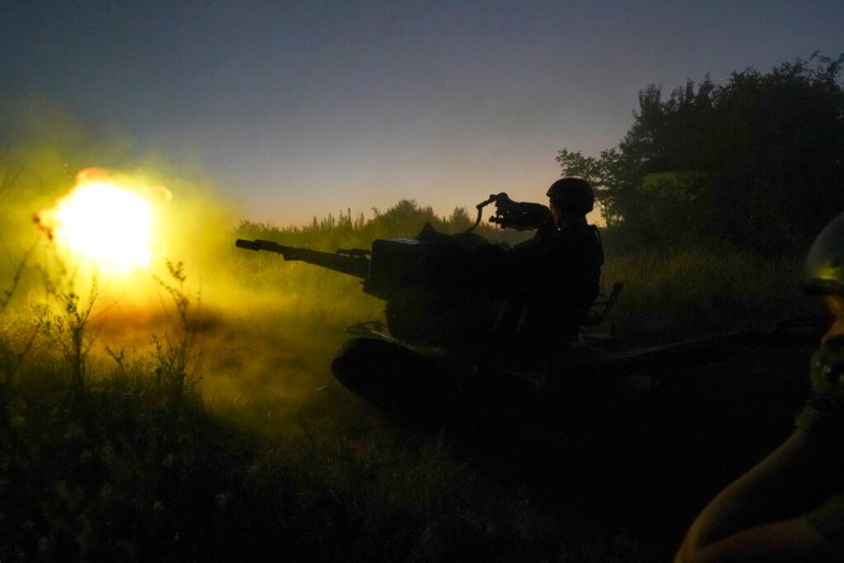 Ukrainian servicemen fire anti-aircraft gun