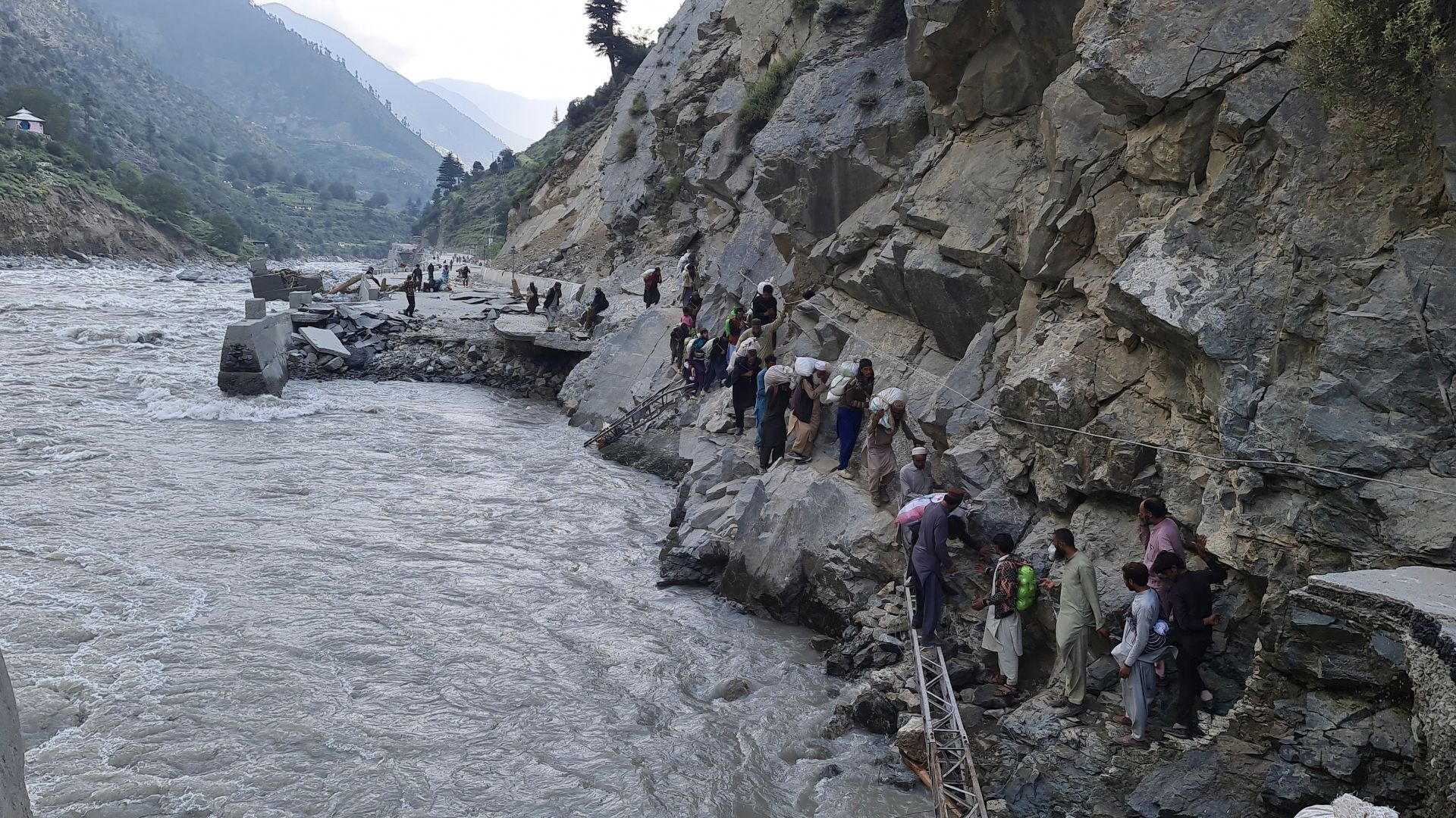 INTERACTIVE_Pakistan Floods_Kalam Valley