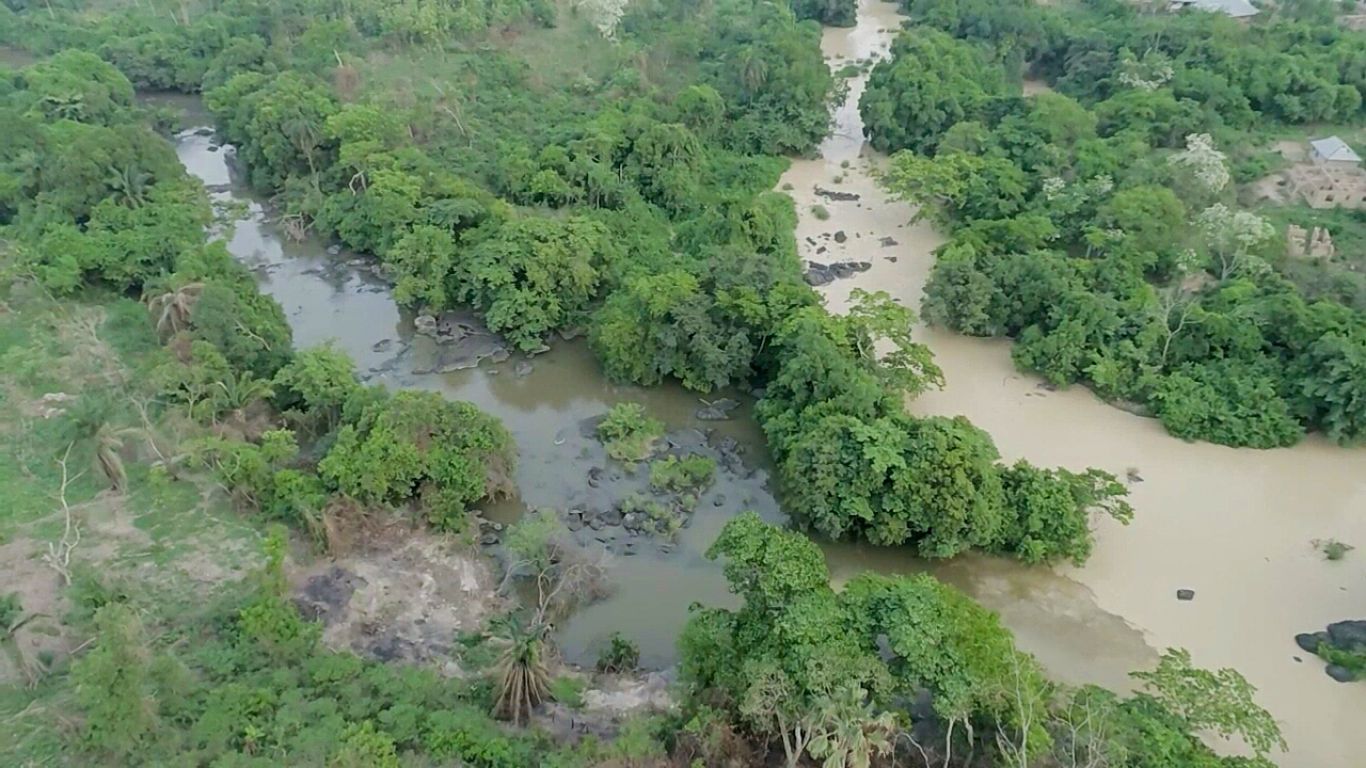 The polluted Osun river is joined by one of its tributaries, the still-clean Erinle river in a confluence at Ede, Osun state [Eromo Egbejule/Al Jazeera]