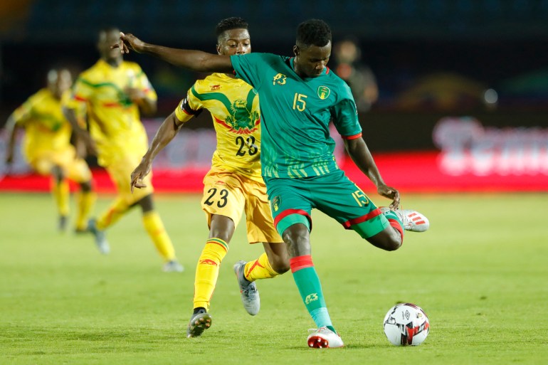 Mauritania's defender Bakary Ndiaye (R) is marked by Mali's forward Abdoulaye Diaby during the 2019 Africa Cup of Nations (CAN) football match between Mali and Mauritania at the Suez Stadium in Suez on June 24, 2019.
