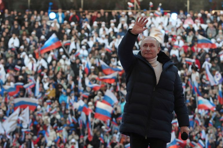 Russian President Vladimir Putin waves during a concert marking the eighth anniversary of Russia's annexation of Crimea at Luzhniki Stadium in Moscow, Russia March 18, 2022. Sputnik/Mikhail Klimentyev/Kremlin via REUTERS ATTENTION EDITORS - THIS IMAGE WAS PROVIDED BY A THIRD PARTY.