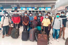 Rescued Indian workers at the airport in India with their bags