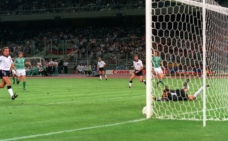 Chris Waddle misses penalty Italia 1990