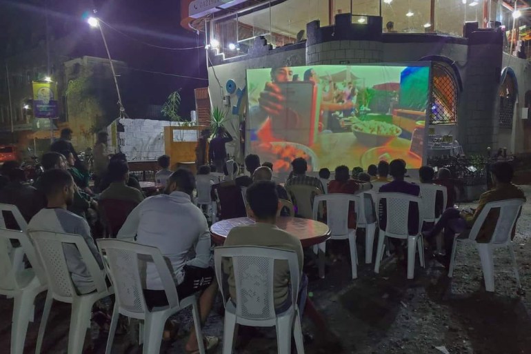 football fans in Taiz-