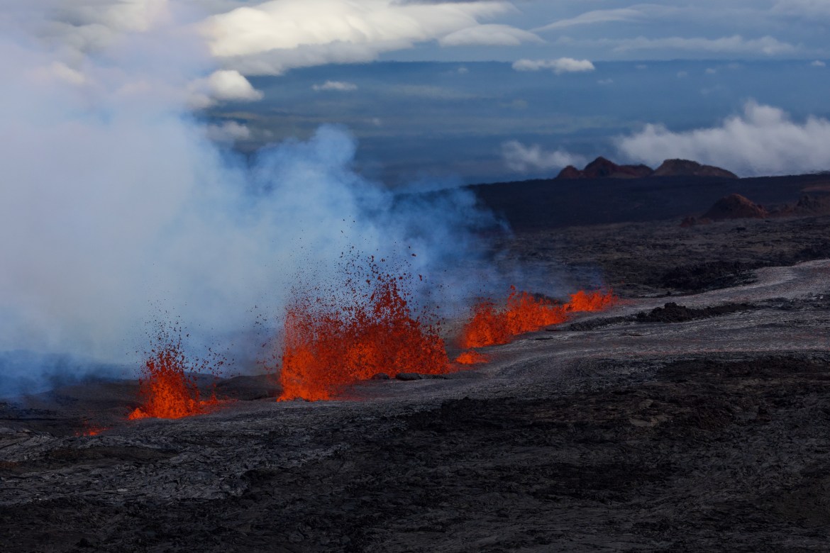 Mokuaweoweo Crater down Mauna Loa's northeast rift
