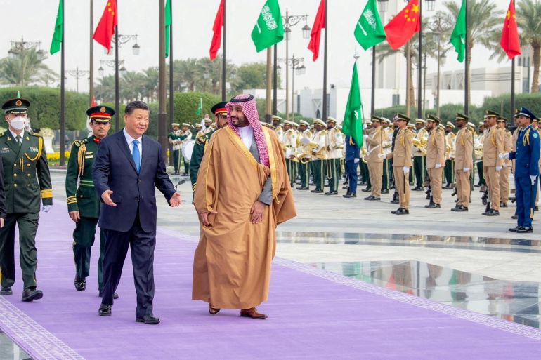 Saudi Crown Prince Mohammed Bin Salman welcomes Chinese President Xi Jinping in Riyadh