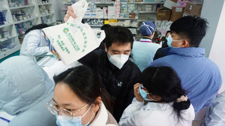 People line up to buy antigen test kits at a pharmacy in Hangzhou, Zhejiang province