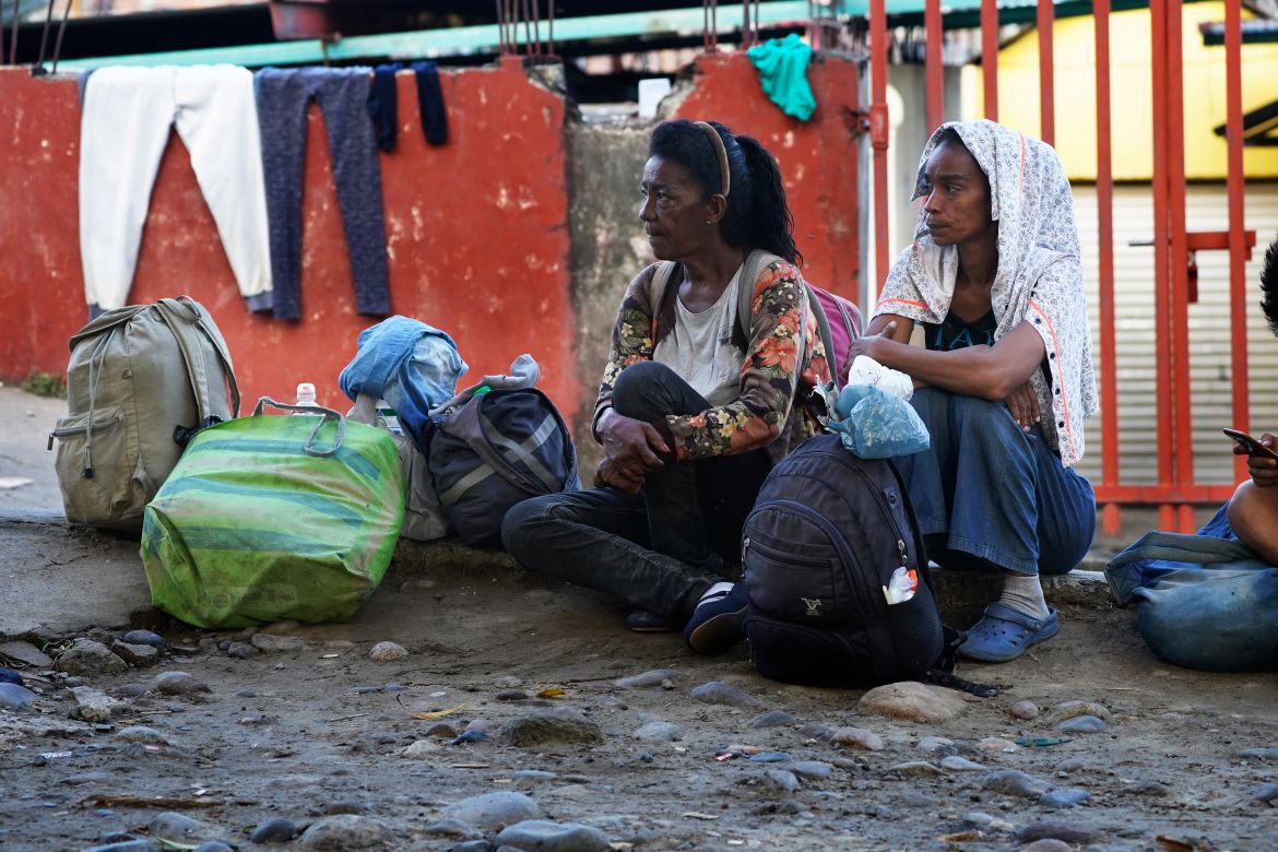 Migrants rest after crossing the Suchiate River, the border between Guatemala and Mexico