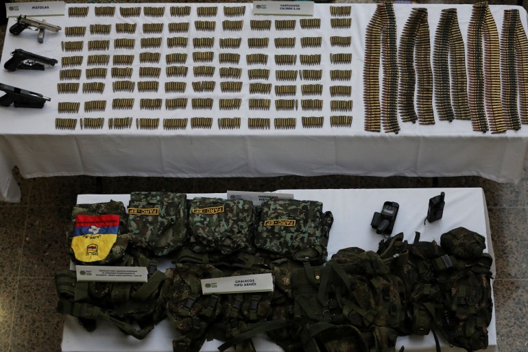 Weapons, bullets and uniforms seized by Colombian police