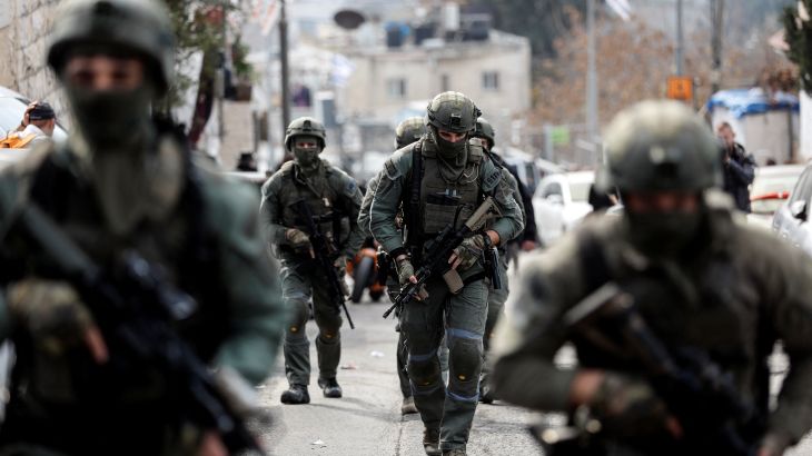 Israeli security personnel work at a scene where a suspected incident of shooting attack took place, police spokesman said, just outside Jerusalem's Old City January 28, 2023. REUTERS/Ammar Awad