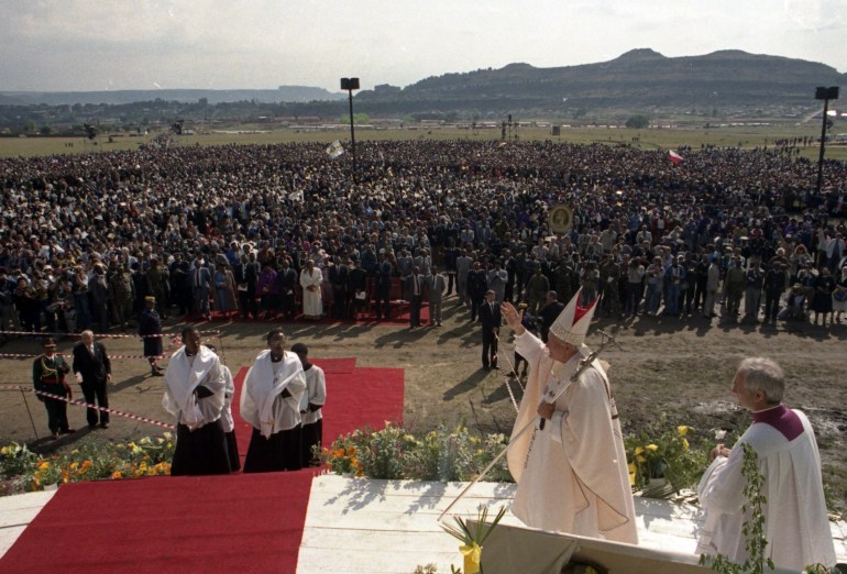 Pope John Paul II greets some 10,000 believers from the stage erected for him before giving a holy open air mass at Maseru, capital of the African state of Lesotho, September 15, 1988, during his visit here. (AP Photo/Udo Weitz)