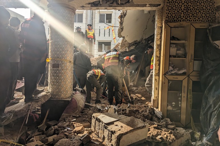 rescuers trying to clear the rubble to find people