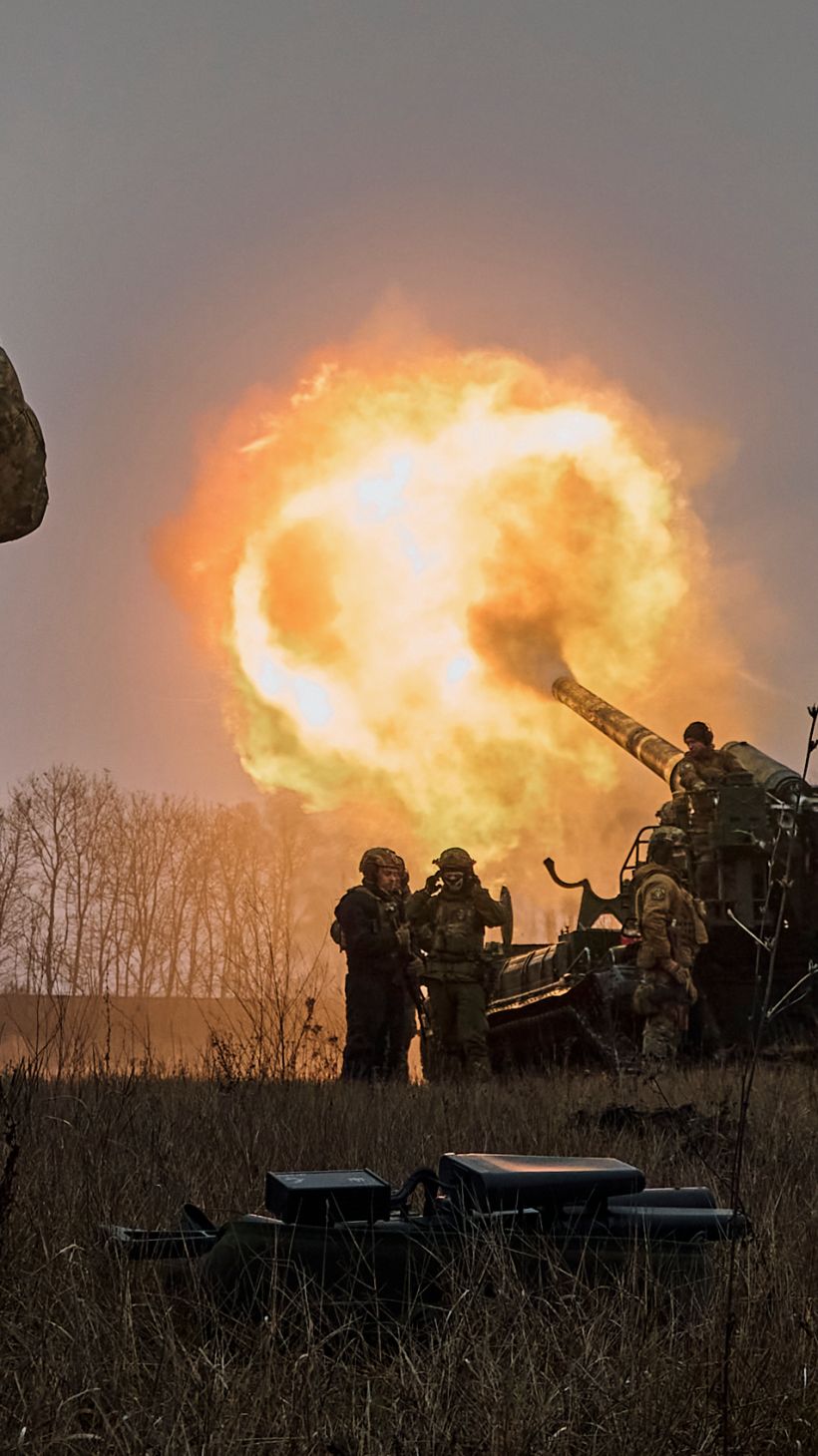 Ukrainian soliders fire artillery systems