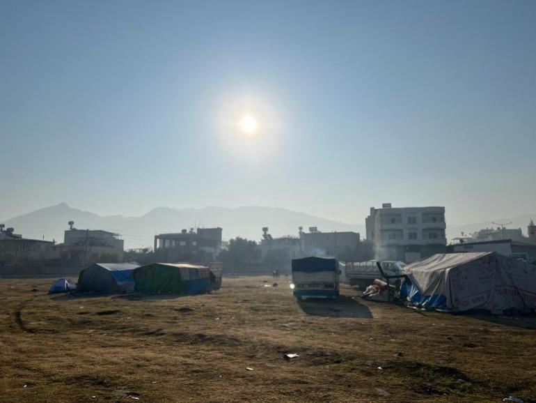 Makeshift tents in Osmaniye