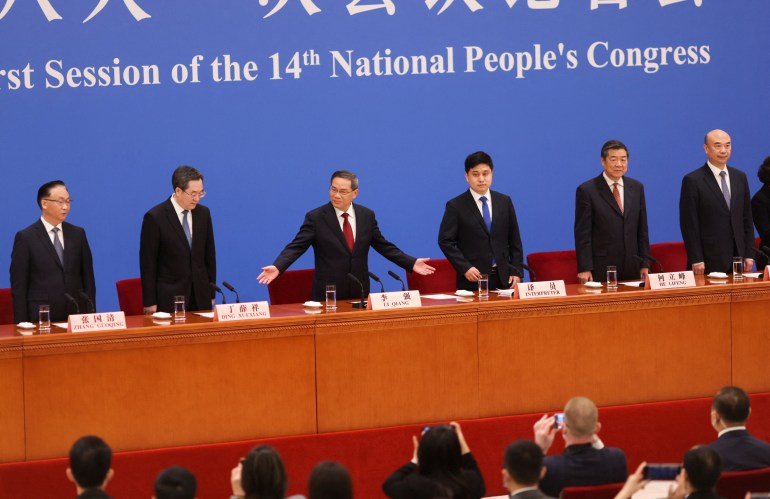 Li Qiang at the press conference with other senior officials.