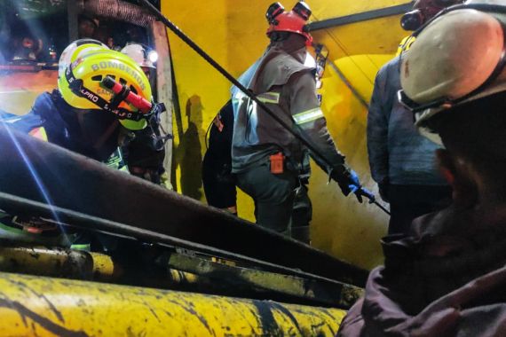 Firefighters rescue miners trapped after an explosion killed 11 in central Colombia