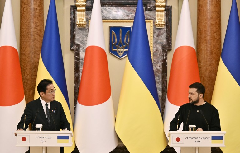 Ukrainian President Volodymyr Zelenskyy (R) and Japan's Prime Minister Fumio Kishida (L) during a joint press conference after their meeting in Kyiv on March 21, 2023, amid the Russian invasion of Ukraine. - Japan's prime minister arrived in Kyiv on March 21, after the foreign ministry announced he was headed on a surprise trip to Ukraine. (
