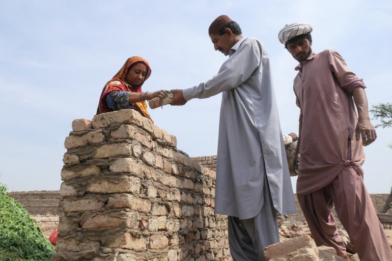 Seema Chandio building her house with her husband Mustafa Ali