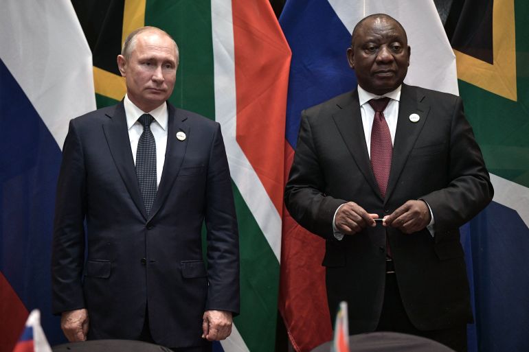 Russia's President Vladimir Putin (L) and South Africa's President Cyril Ramaphosa attend a signing ceremony on the sidelines of the BRICS summit in Johannesburg, South Africa July 26, 2018. [Alexei Nikolsky/Kremlin via Reuters]