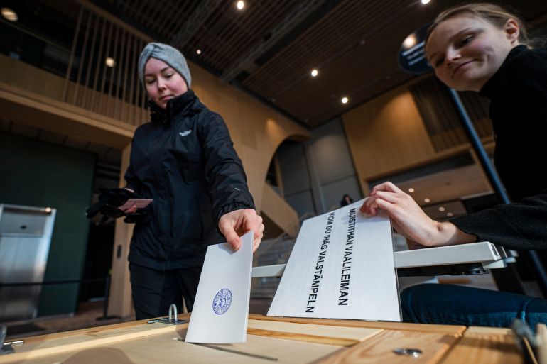 A voter casts her ballot at a polling center during the general elections in Finland in Helsinki, on April 2, 2023. - Finland votes on April 2, 2023, in legislative elections that could see the country take a dramatic turn to the right, as centre-right and anti-immigration parties vie to unseat Social Democratic Prime Minister. (Photo by Jonathan NACKSTRAND / AFP)