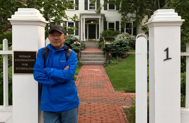 Dong Yuyu stands at the gates of the Nieman Foundation for Journalism at Harvard University in the US. He looks relaxed.