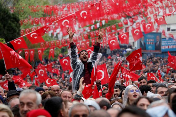 Supporters of Kemal Kilicdaroglu, presidential candidate of Turkey's main opposition alliance, cheer during a rally ahead of the May 14 presidential and parliamentary elections, in Tekirdag, Turkey April 27, 2023