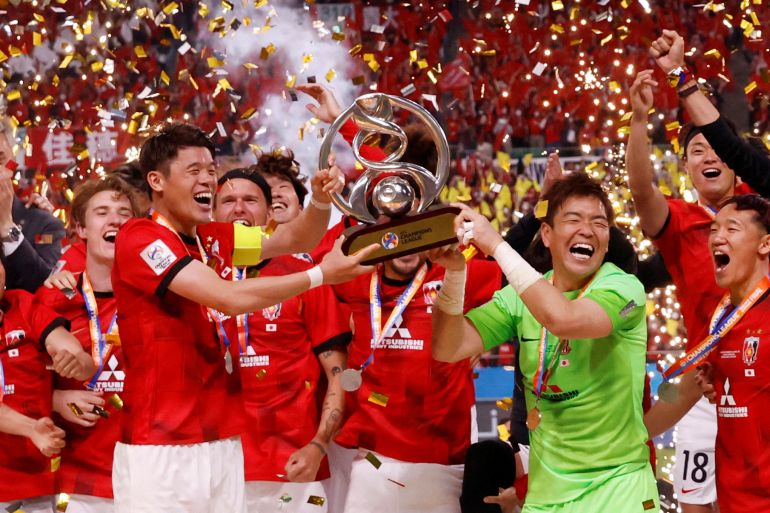 Urama lift the Asian Champions League trophy