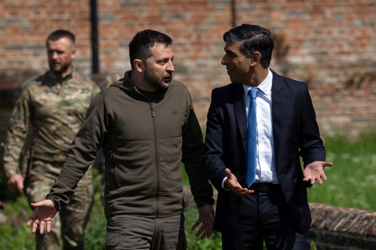 AYLESBURY, ENGLAND - MAY 15: Britain's Prime Minister, Rishi Sunak, walks Ukraine's President, Volodymyr Zelenskiy, to a waiting Chinook helicopter after meetings at Chequers on May 15, 2023 in Aylesbury, England. In recent days, Mr Zelenskiy has travelled to meet Western leaders seeking support for Ukraine in the war against Russia. Carl Court/Pool via REUTERS