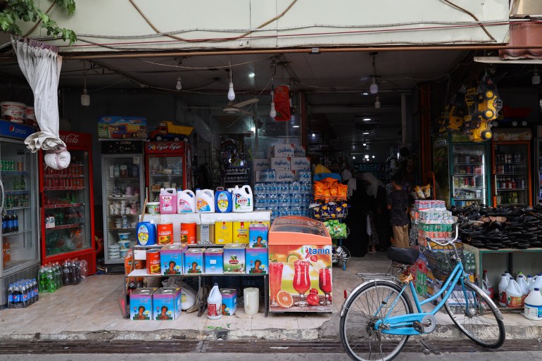 A photo of a grocery shop.