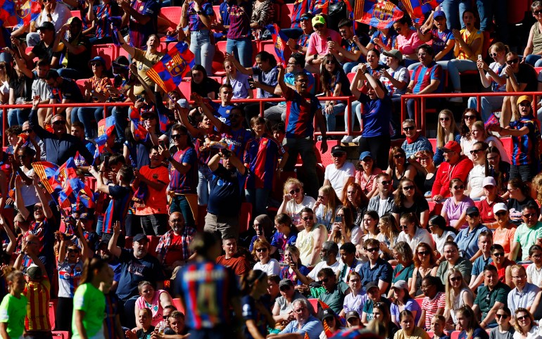 FC Barcelona fans react in the stands. [REUTERS/Piroschka Van De Wouw]