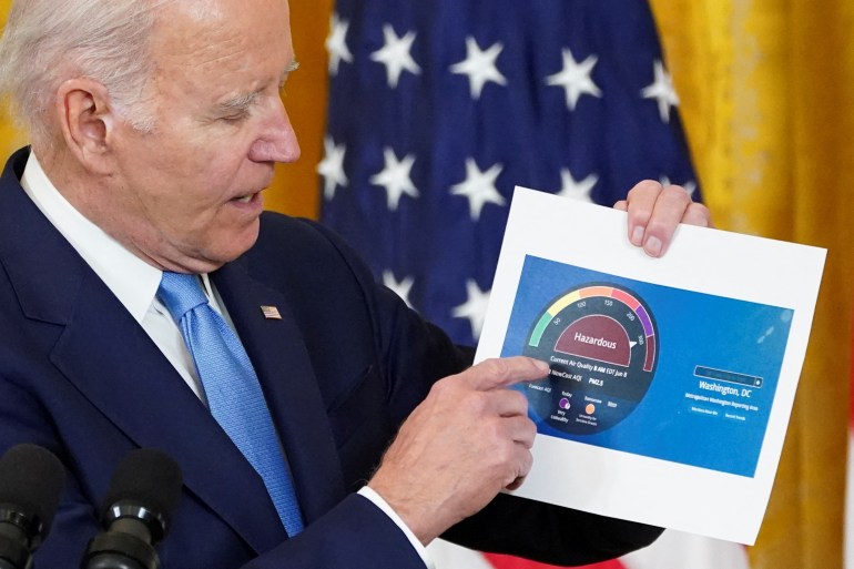 Biden shows an air quality chart amid massive wildfires