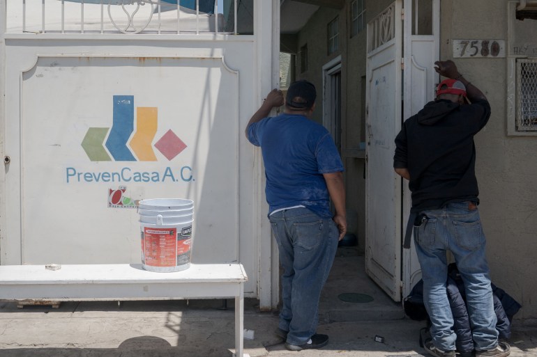 Drug users at door of Prevencasa