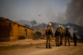 Personnel of the Protection and Relief Intervention Group (GIPS) specialised in combating forest fires, arrive to battle a wildfire in Reguengo, Portalegre district, south of Portugal, on August 8, 2023. - Hundreds of firefighters are fighting today against a wildfire that has been raging for four days southwestern Portugal which, like its neighbor Spain, is suffering an episode of intense heat wave that puts most of the Iberian Peninsula on alert