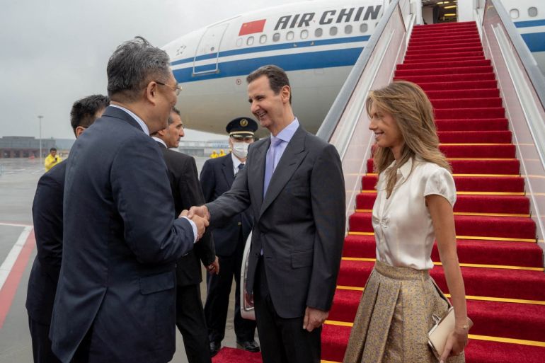 Syria's President Bashar al-Assad and his wife Asma are welcomed upon their arrival at Hangzhou airport, China