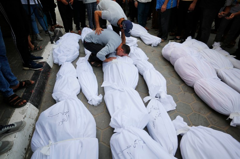Mass graves in Deir al-Balah/Al-Aqsa Martyrs Hospital