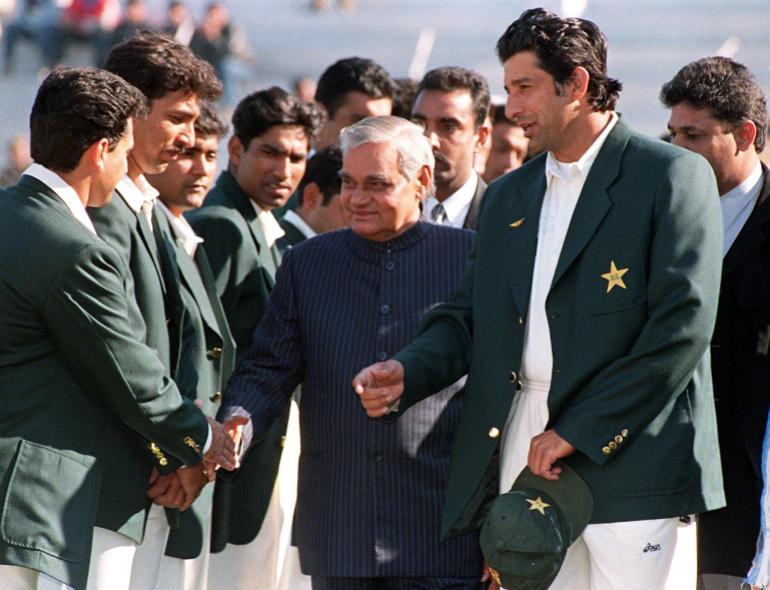 Pakistani cricket team captain Wasim Akram (R) introduces the members of his team to Indian Prime Minister Atal Behari Vajpayee