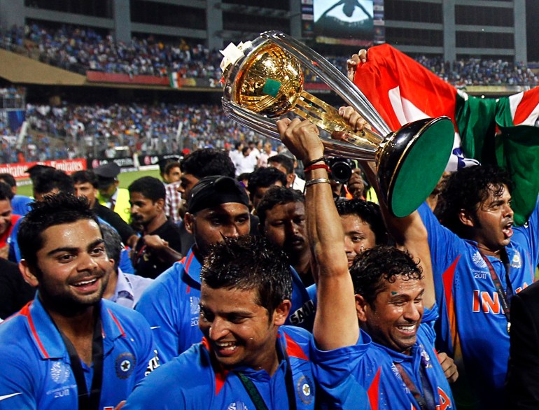 India's Virat Kohli, Suresh Raina, Harbhajan Singh, Sachin Tendulkar and Shanthakumaran Sreesanth (L-R) celebrate after India won their ICC Cricket World Cup final match against Sri Lanka in Mumbai April 2, 2011. REUTERS/Adnan Abidi (INDIA - Tags: SPORT CRICKET IMAGE OF THE DAY)
