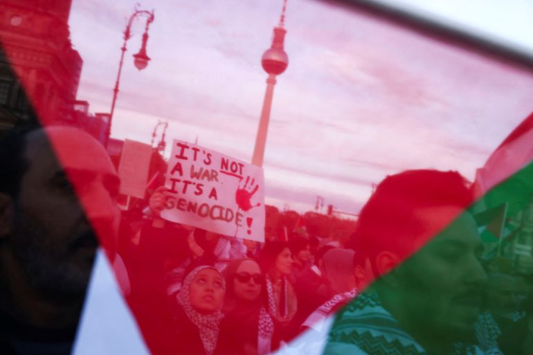 People attend a pro-Palestinian demonstration, amid the ongoing conflict between Israel and Palestinian Islamist group Hamas, in Berlin, Germany, November 4, 2023. REUTERS/Liesa Johannssen