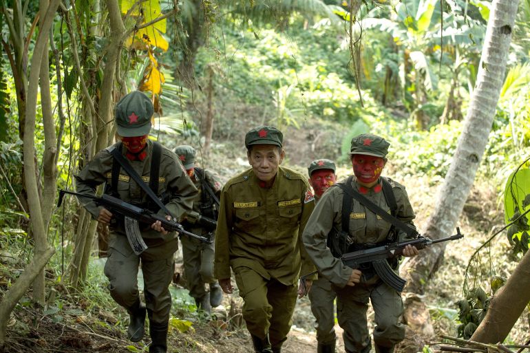 This photo taken on July 30, 2017 shows Philippine communist leader Jaime Padilla (C) before a press conference of the New People's Army (NPA) in the Sierra Madre mountain range, located east of Manila. Fuelled by one of the world's starkest rich-poor divides, a Maoist rebellion that began months before the first human landed on the moon plods on even though the country now boasts one of the world's fastest-growing economies. (Photo by Noel CELIS / AFP) / TO GO WITH PHILIPPINES-UNREST-COMMUNIST-PEACE,FOCUS BY CECIL MORELLA - TO GO WITH Philippines-unrest-communist-peace,FOCUS by Cecil MORELLA