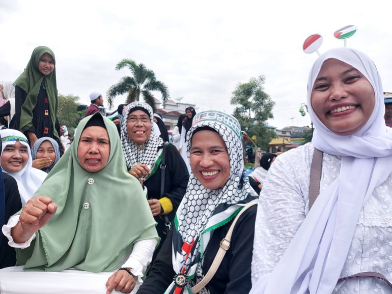Normala Sari and other homemakers at the protest in Medan, North Sumatra, Indonesia [Aisyah Llewyllyn/AL Jazeera]