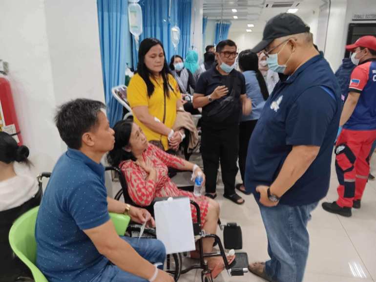 Governor Bombit Adiong visits Amai Pakpak Medical Center to check on those wounded in the explosion