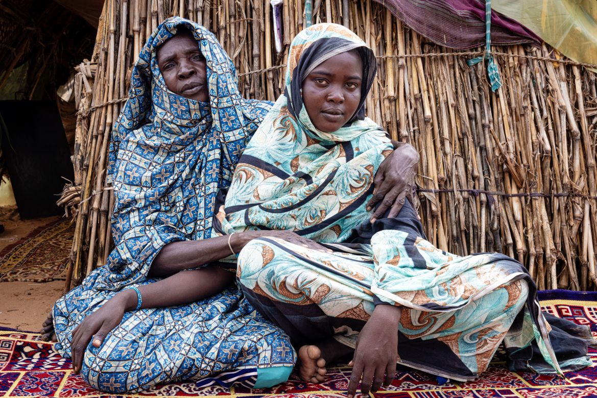 When the violence broke out in Darfur Zuhal and Nafisa, her mother, fled their home at night with a crowd of other people. They got separated on the way and found each other after they arrived in the camp. “I saw people whose throats were cut. I will never forget it,” says Nafisa.