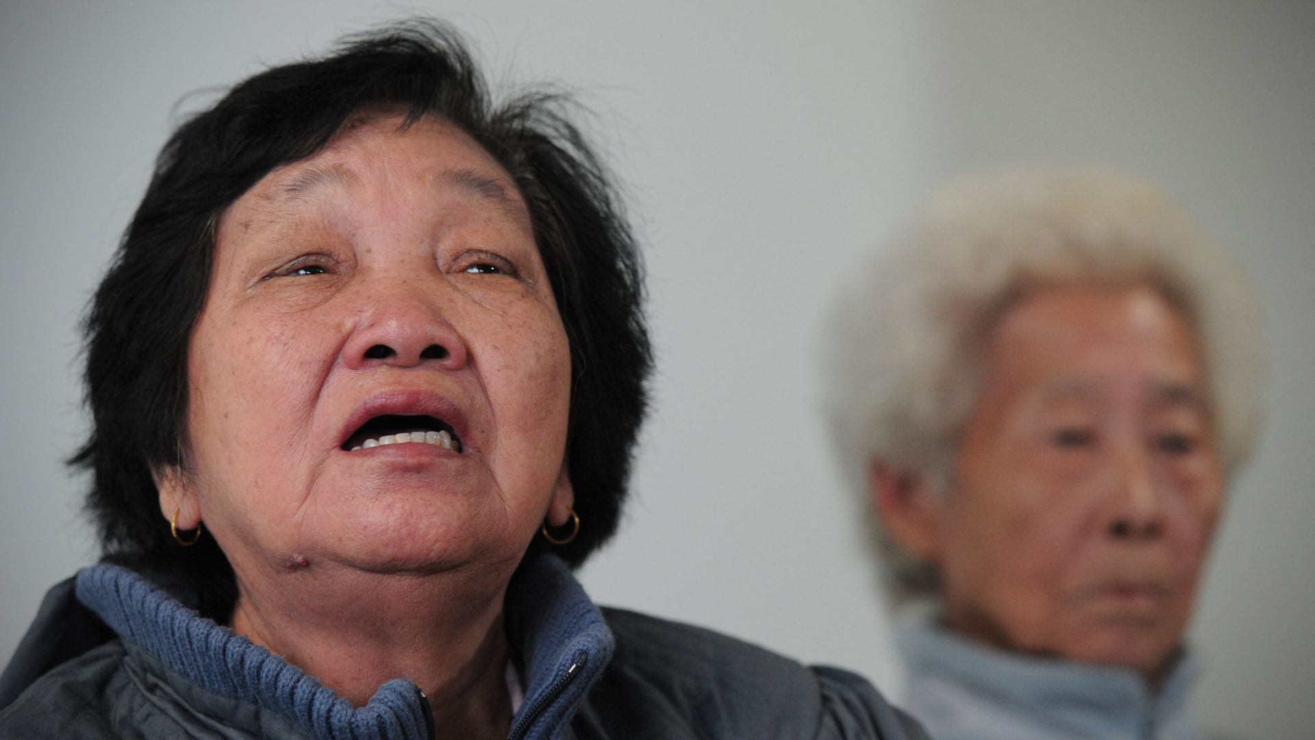 CORRECTING FIRST NAME Chong Koon Ying (L) and Lim Ah Yin a relatives relatives of unarmed Malaysian rubber plantation workers killed in Batang Kali in 1948, attend a press conference with their lawyers in London on May 7, 2012 ahead of their High Court bid to force a public inquiry into the killings. The surviving relatives of the victims are calling for a public inquiry into the 24 deaths which occurred after a patrol of Scots Guards surrounded and entered the village Batang Kali on December 11, 1948. AFP PHOTO/CARL COURT (Photo by CARL COURT / AFP)